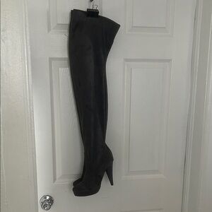 Elegant Grey Over-the-Knee Boots